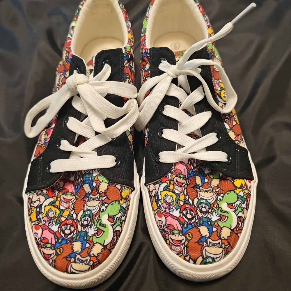 Super Mario unisex lace up sneakers mens size 6
